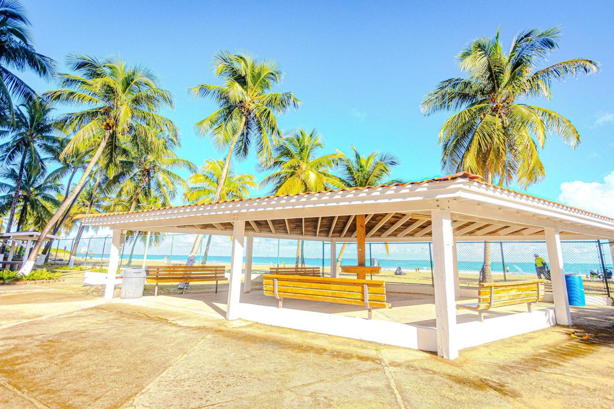 Sunset Paradise Cozy Beachfront Escape - Isla Verde San Juan Eksteriør billede