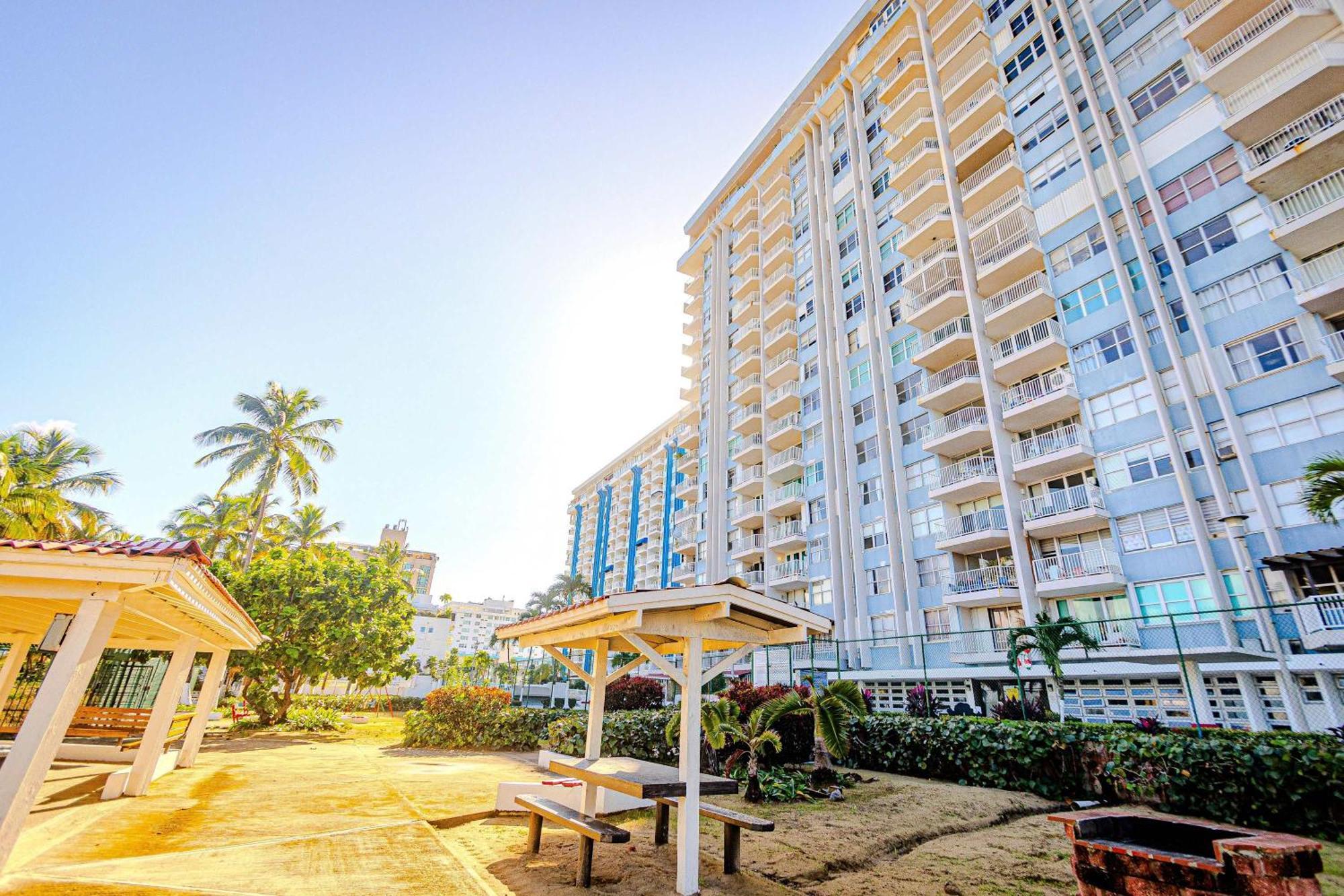 Sunset Paradise Cozy Beachfront Escape - Isla Verde San Juan Eksteriør billede