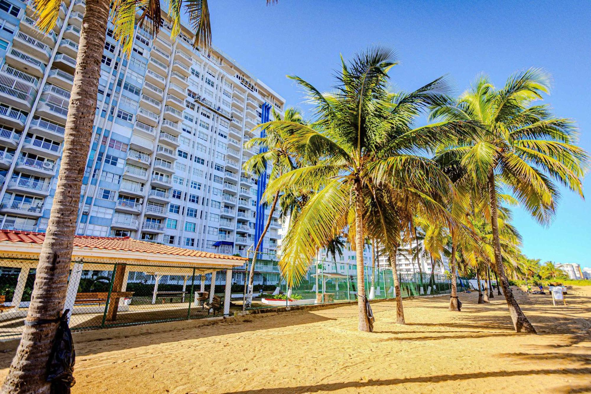 Sunset Paradise Cozy Beachfront Escape - Isla Verde San Juan Eksteriør billede