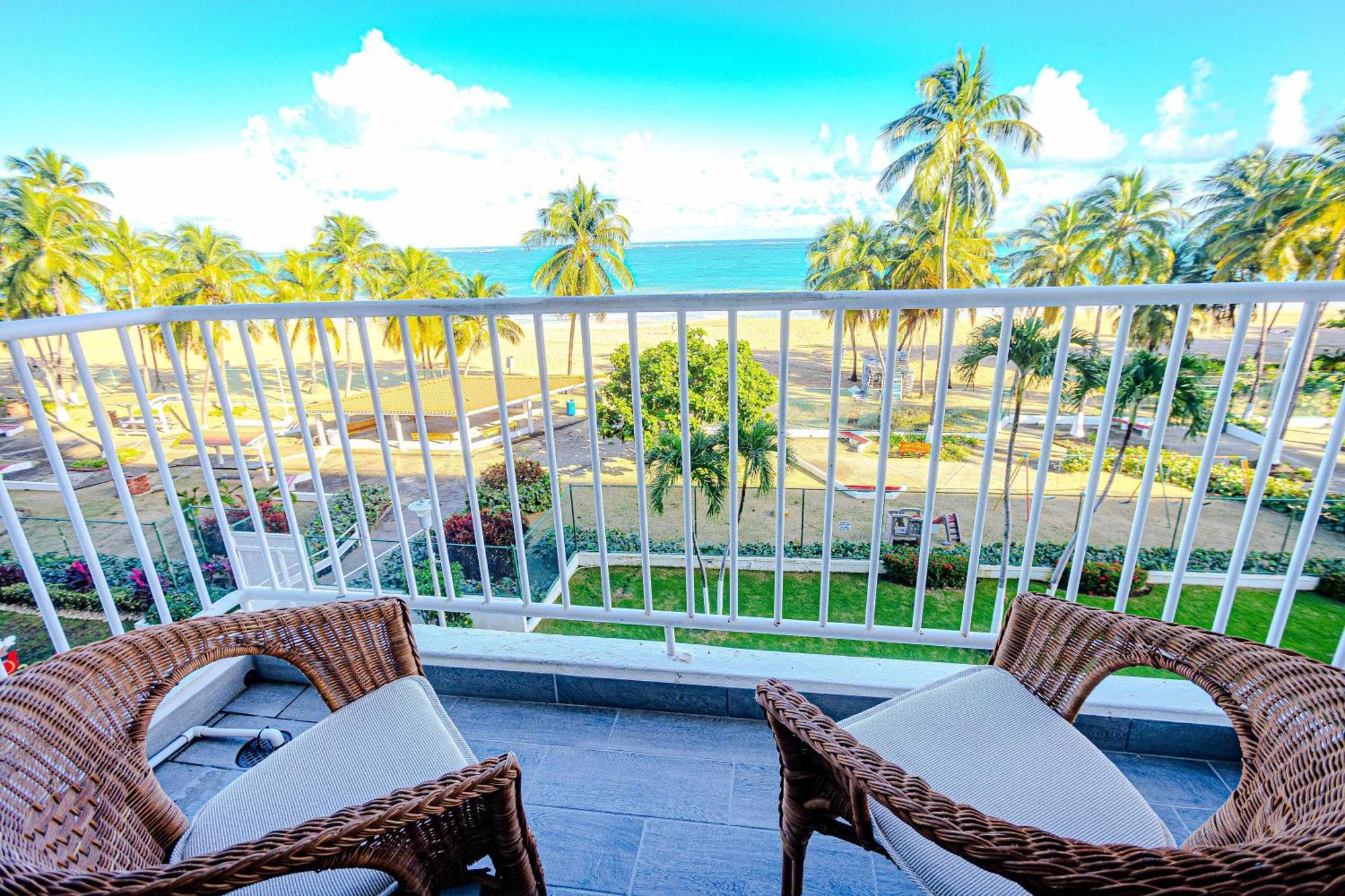 Sunset Paradise Cozy Beachfront Escape - Isla Verde San Juan Eksteriør billede